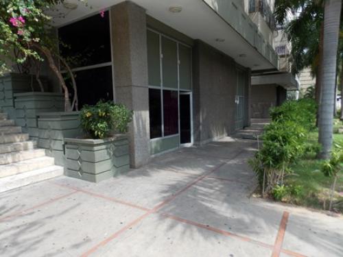 vendo local comercial en cecilio acosta de 200mts 