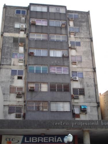VENDO EXCELENTE OFICINA EN LA ZONA CENTRO DE BARQUISIMETO