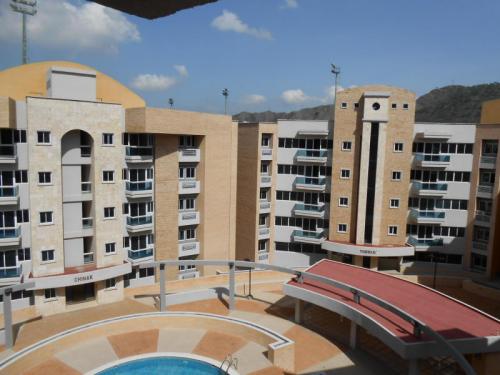 Venta de apartamento en Las Delicias Maracay codflex 13-4516