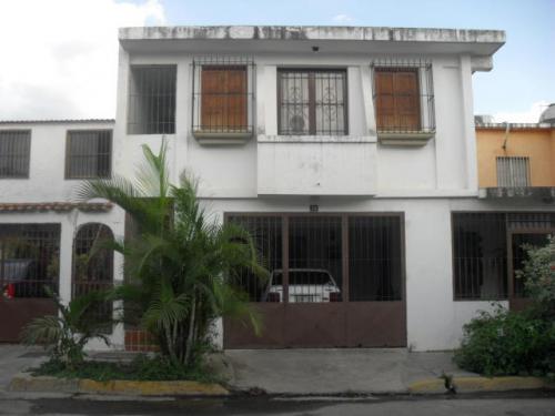 Venta casa en La Fuente Turmero codflex 13-5121