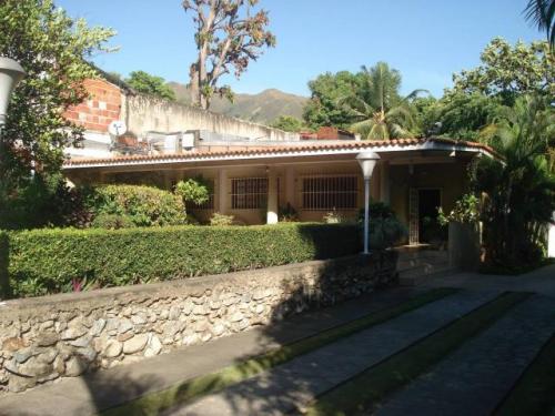 Venta de casa en El Limon Aragua codflex 11-2072