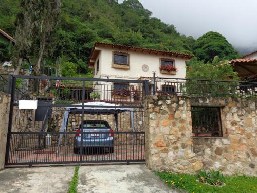 William Falconi vende preciosa casa en Los Cerrilllos