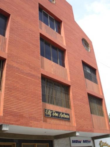 VENDO EXCELENTE OFICINA TOTALMENTE AMOBLADA CERCA TORRE DAVID