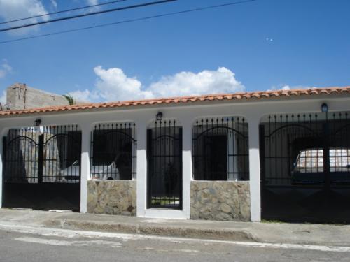 VENDO CASA EN SAN JOAQUIN LA PRADERA SECTOR LOS BUCARES 140 M2
