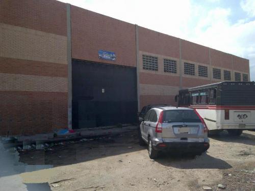 VENDO GALPON INDUSTRIAL EN AV. BRANGER CON MICHELENA EN VALENCIA 1500 M2