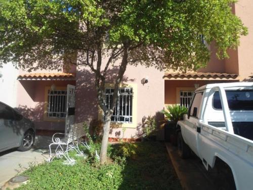 Townhouse Milagro Norte en Maracaibo MLS 13-8130