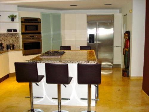 Apartamento en Venta Avenida El Milagro Maracaibo (MLS 13-4472 nzerpa)