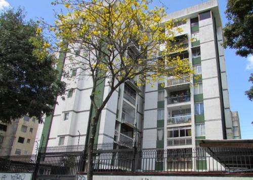 Apartamento en La Trinidad. MLS #14-1504