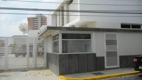 Oportunidad Unica Lujosa Villa en la Urb Creole