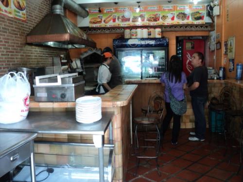  VENDO FONDO DE COMERCIO LUNCHERIA SHAWARMA PARRILLA 