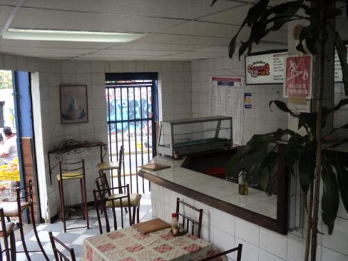 VENDO FONDO DE COMERCIO  LUNCHERIA  RESTAURANT  HELADERIA