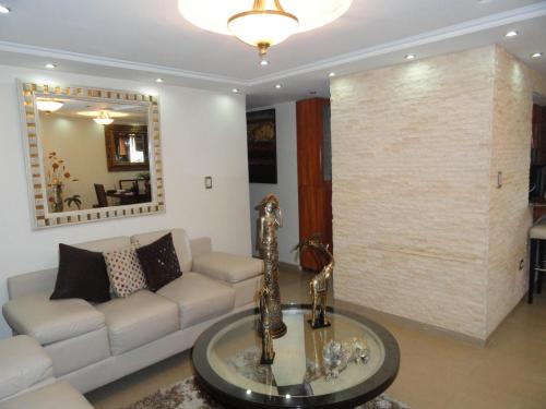 Venta apartamento Urbanzaicion El Bosque Maracay codflex 14-5237