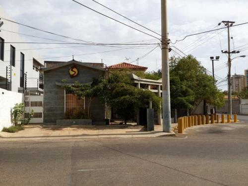 14-6859 Casa comercial en alquiler en Maracaibo