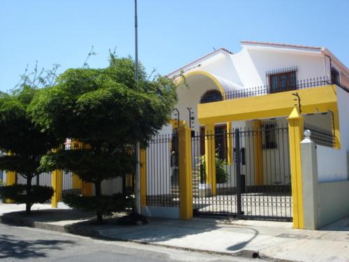 ESPECTACULAR CASA EN EL TRIGAL SUR, CERCA DEL CC TRIGAL SUR