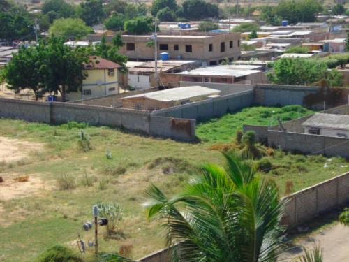  Cód. 13-2848. Terreno en Venta en Maracaibo. Av. Milagro Norte 