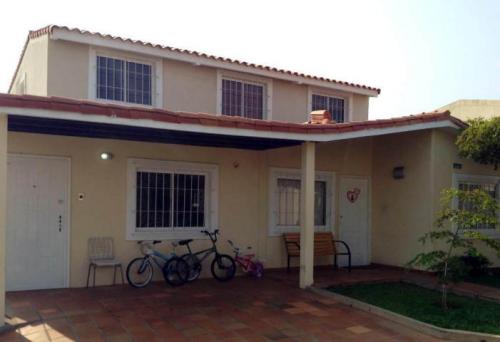 Cód. 14-9052. Casa en Venta en Maracaibo. Zona Norte 
