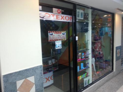 Cód. 14-6643. Local Comercial en Venta en Maracaibo. Av. Las Delicias