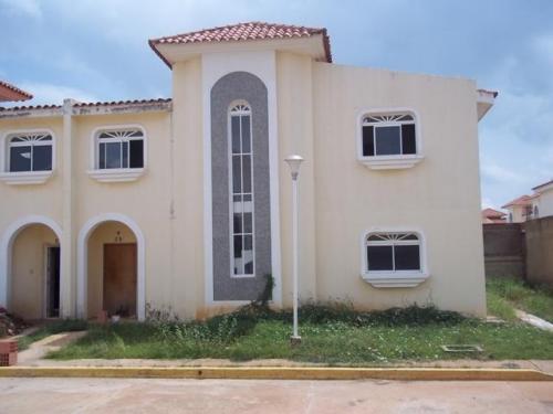 townhouse en venta milagro norte maracaibo mls 13-3636