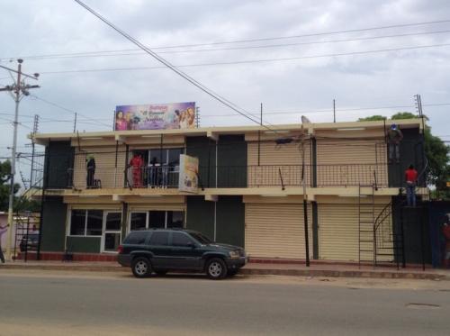 Mini Centro Comercial en San Francisco