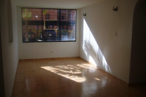 EN VENTA APARTAMENTO EN RESIDENCIAS EL RODEO MERIDA.