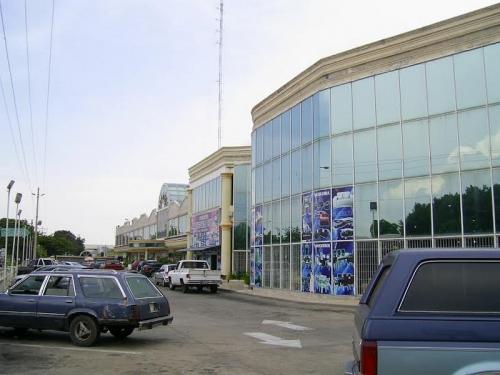 Centro Comercial en Cirvunvalación 2