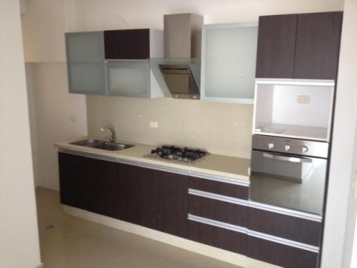 Apartamento en Av. El Milagro con vista, 3 habitaciones. Maracaibo. Disponible