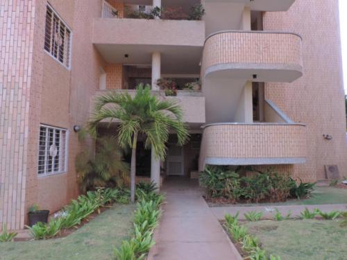 Cód. 14-4439. Apartamento en Venta en Maracaibo. Av. Milagro Norte 
