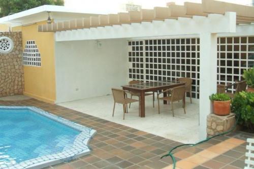 Hermosa casa multifamiliar con piscina en cecilio acosta. maracaibo