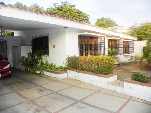 Cód. 14-1410. Casa en Venta en Maracaibo. Urb. Irama 