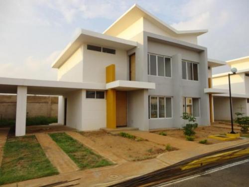 townhouse en venta via aeropuerto maracaibo mls 14-11783