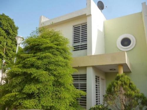 Cod.14-8908. Casa en Venta en Maracaibo. Urb. Monte Bello 