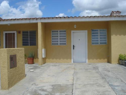 Venta de casa en Guacara Código 14-8638