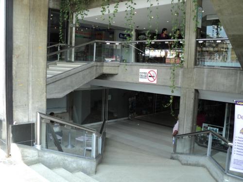 Venta de Local Comercial  en zona norte de Valencia Código 13-3880