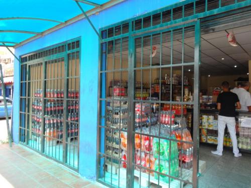  Venta de Local Comercial en Naguanagua Código 14-8329