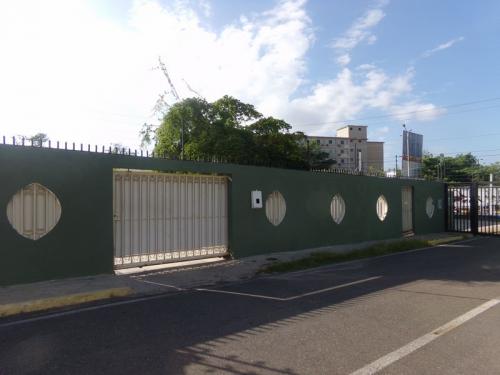 Casa con Local y Oficinas en Urb. Maracaibo