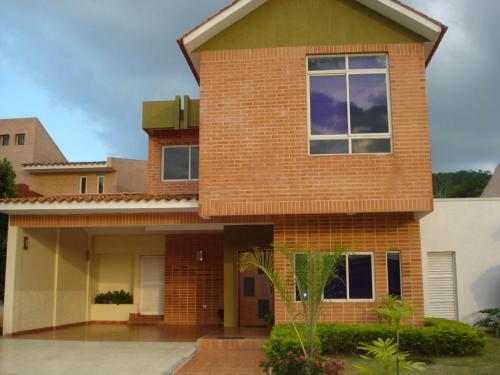 Venta de Casa en Guataparo Country Club Código 13-9042