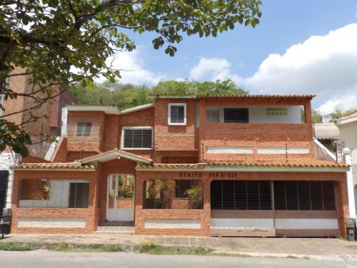 Venta de Hermosa Casa en El Bosque Código 14-13310