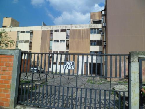 Venta de Apartamento en los Guayos Código 14-13221