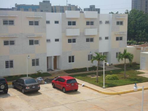 townhouse en venta en pueblo nuevo en maracaibo mls 14-13074