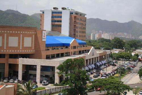 Venta de Local Comercial en Naguanagua C.C. Cristal Código 14-13485