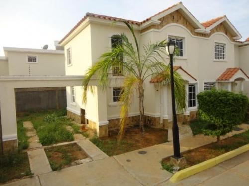 townhouse en venta fuerzas armadas maracaibo mls 14-12902