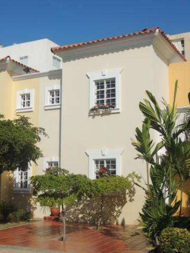 townhouse en venta pueblo nuevo maracaibo mls 14-13521