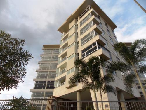 Venta de Espectacular Apartamento en Terrazas del Country Código 14-13094