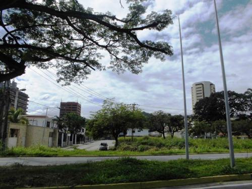 Alquiler de Terreno  en Av. Bolivar Norte de Valencia Código 14-13522