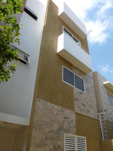 townhouse en venta av goajira maracaibo mls 15-319