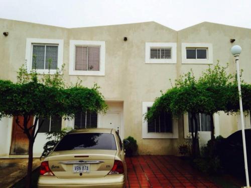 Townhouse en venta Ciudad de la Faria Maracaibo MLS 15-535