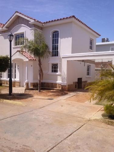 Townhouse en venta Monte Claro Maracaibo MLS 15-457