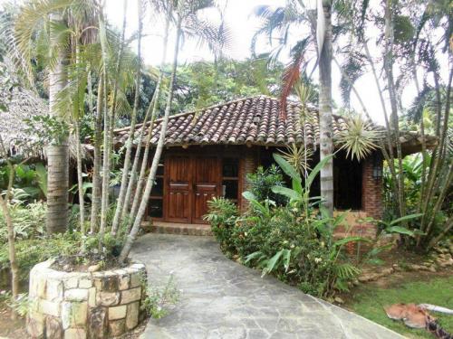 Venta de Casa en Safari Country Club Valencia Código 15-874 ybra