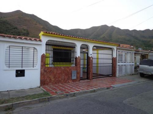 Venta de Casa en La Esmeralda San Diego Código 13-926 ybra