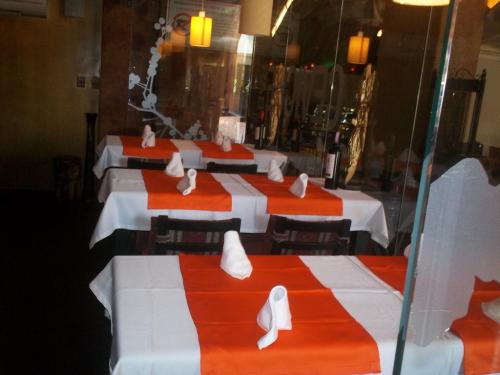 Vendo Local y Excelente fondo de comercio de Restaurante. 